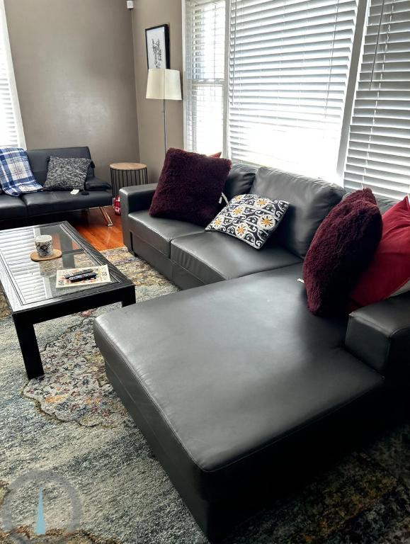 Spacious 4BR Close to Airport for Work and Families - B&B Columbus