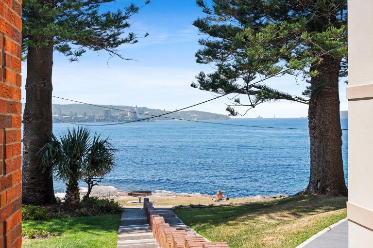 2BR Coastal Fairlight Manly Beachfront - B&B Sídney