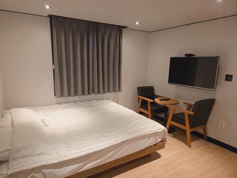 Nampo Foxy Hotel - Bed and Breakfast Busan