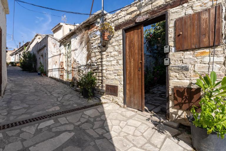 Villa Monti Cozy Yard & BBQ Perfect for Families & Friends - Chambres d'hôtes Kato Léfkara