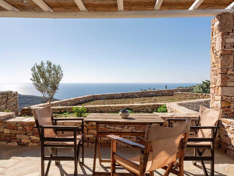 Moniasma Rustic Stone House in Folegandros - B&B Áno Meriá