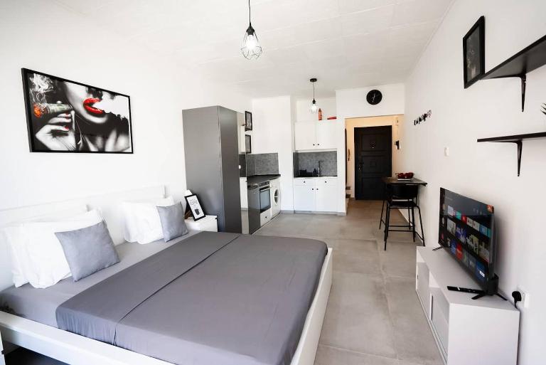 Hubstay - Klea's Downtown City Apartment Suite - B&B Larnaka