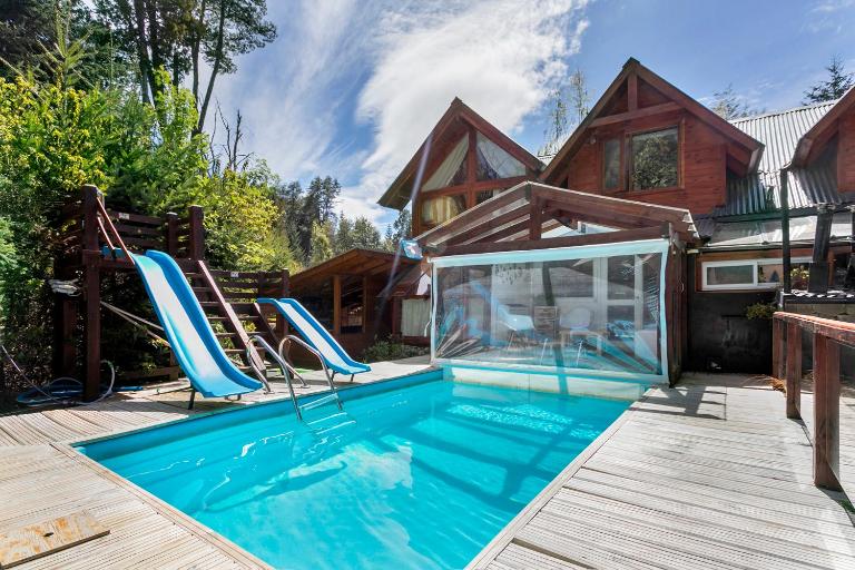 BOG Costa de Rio - Piscina climatizada y costa de rio - B&B Villa La Angostura