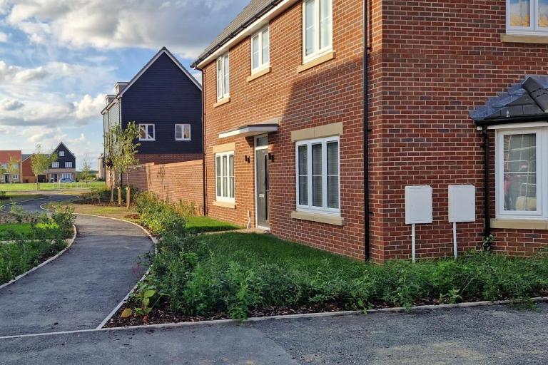 Peterborough - House - Sleeps 8 - Parking - Garden - B&B Peterborough