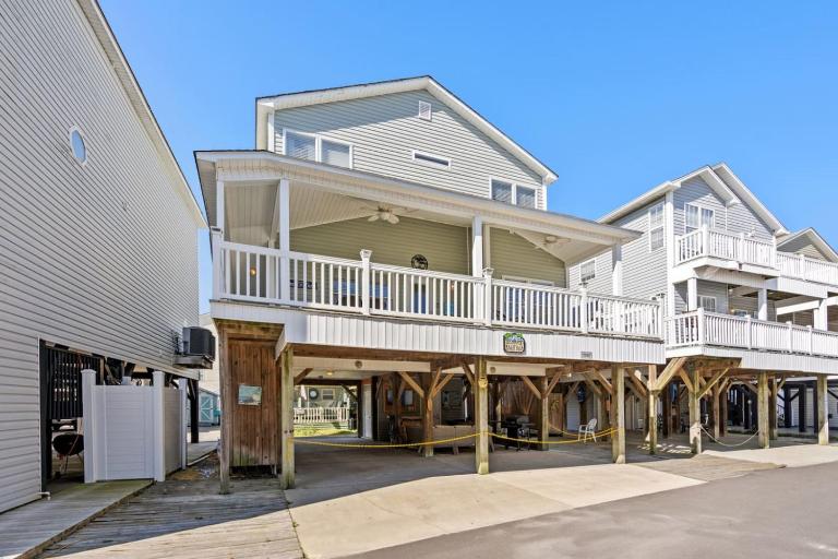 1022 - Ocean Lakes Luxe, 1 Minute Walk to Beach and Fire Table! - B&B Myrtle Beach