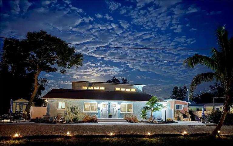 Sunsets, Seafood, and Serenity Pet - Boat Friendly - B&B Englewood