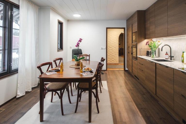8 Bedroom Central Home with Sauna - Chambres d'hôtes Kokkola