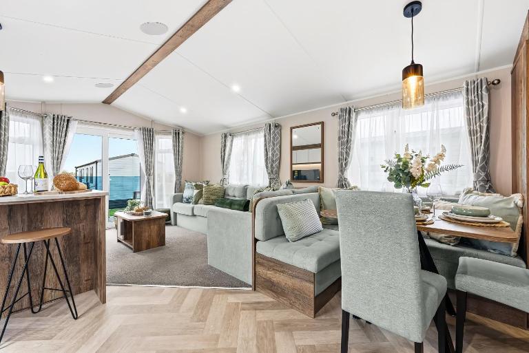 Harbour View at Avocet Crescent - Luxury Lodge with Hot Tub - Hayling Island - Mill Rythe Holiday Village - B&B North Hayling