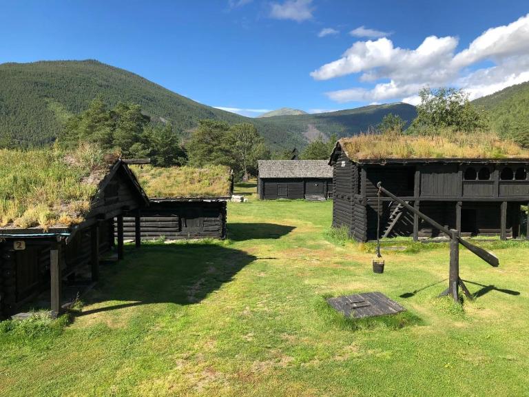 Jørundgard Vikingcamp - Bed and Breakfast Sel