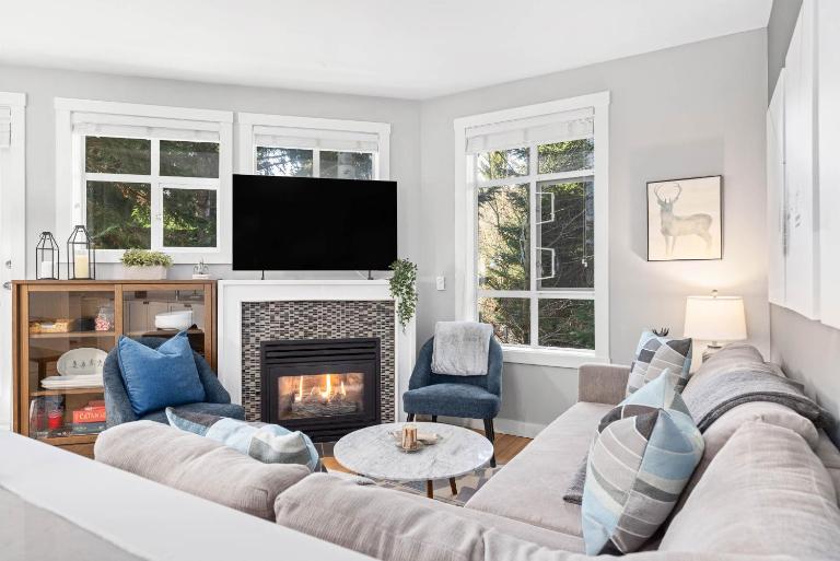 2BR in Granite Court, Village Location, Gas Fireplace, Mudroom, Secure Parking - B&B Whistler