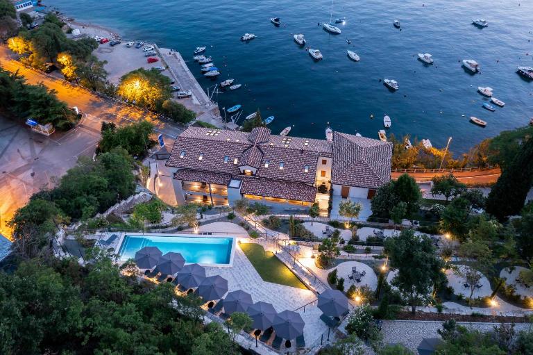 Mare Sano 2 Bedroom Apartment #9 with Pool by Irundo - Chambres d'hôtes Opatija