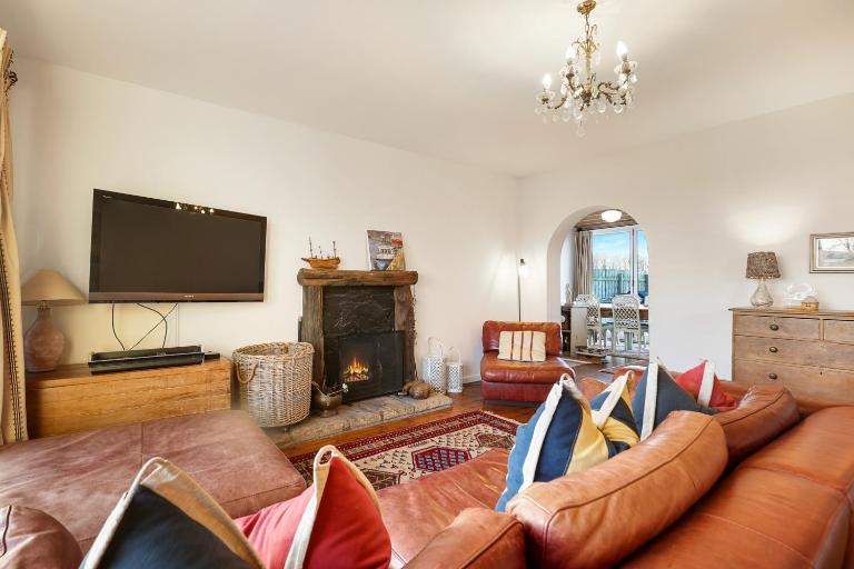 Grove Cottage -North East Escapes - B&B Beadnell