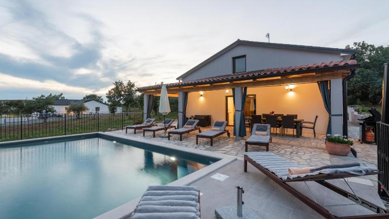 Modern villa Bibali Istra with pool in Buje - Bed and Breakfast Bibali