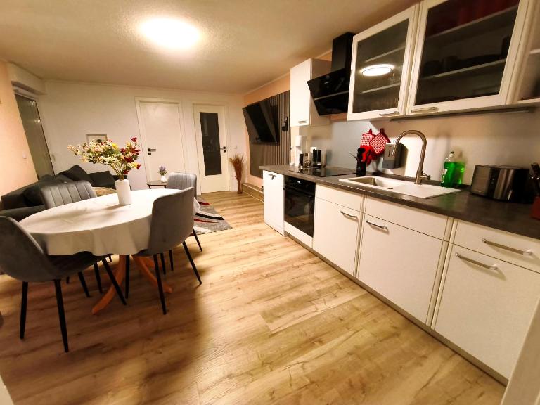 Bungalow Am Schlosswald-Infrarotsauna, Klimaanlage&Terrasse - Wernigerode Harz - B&B Wernigerode