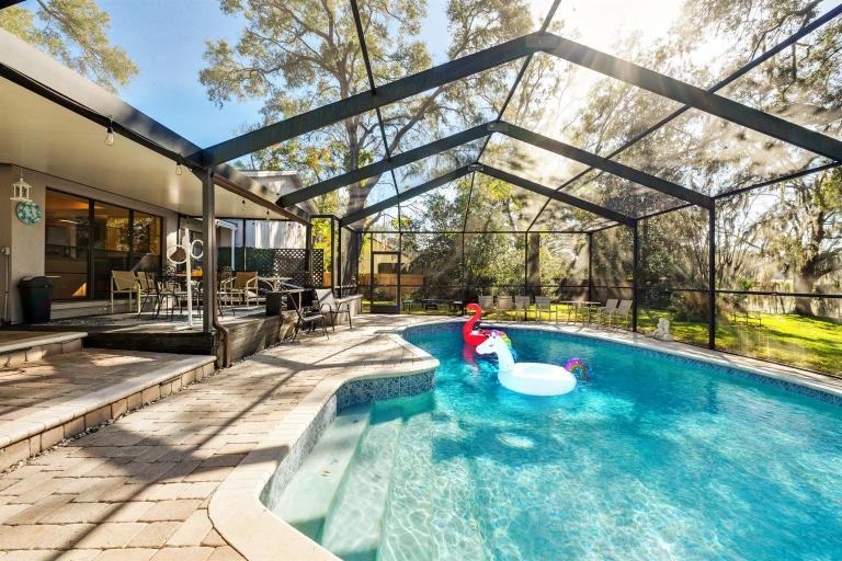 Stunning Home w Heated Saltwater Pool & Pond View - Ferienwohnung Tampa