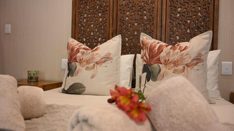LUXURY FAMILY EN-SUITE ROOM @ 4 STAR GUEST HOUSE - B&B Middelburg