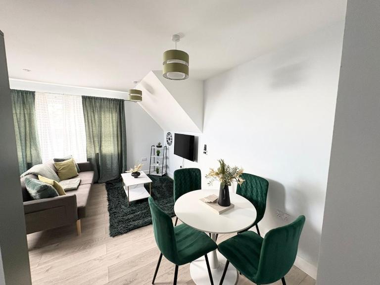 Central 2BR Home with Parking near Ferry - Ferienwohnung Dover