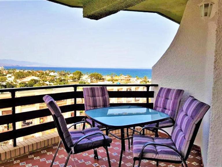 Apartamento Roquetas de Mar Urbanización, 2 dormitorios, Gran Terraza con vista al mar, wi-fi, parking y piscina - B&B Roquetas de Mar