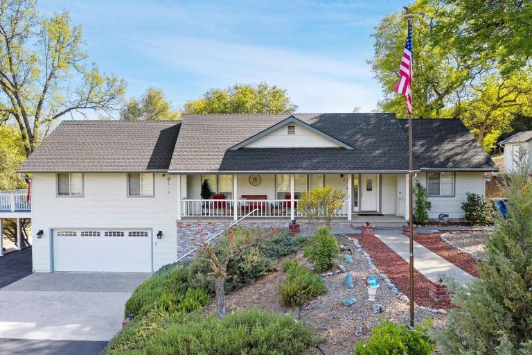 Harmony Home- EV Charger - B&B Oakhurst