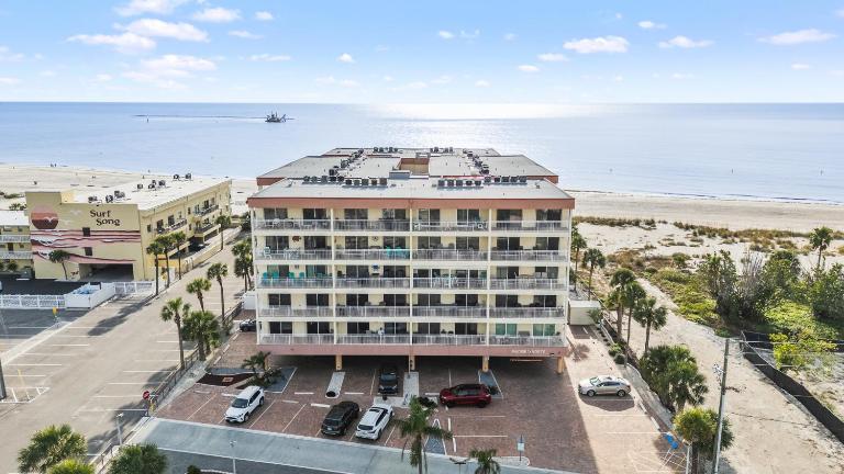 Beach View Balcony at John's Pass - B&B St. Pete Beach