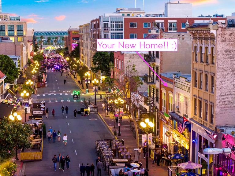 Gaslamp 2BR Upscale Queen Beds with Smart TV - B&B San Diego