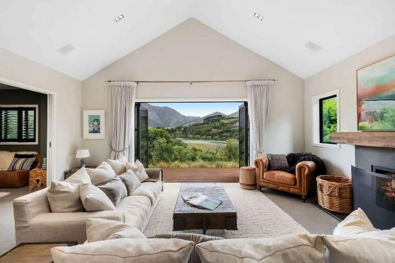 The Stowaway - Bed and Breakfast Queenstown