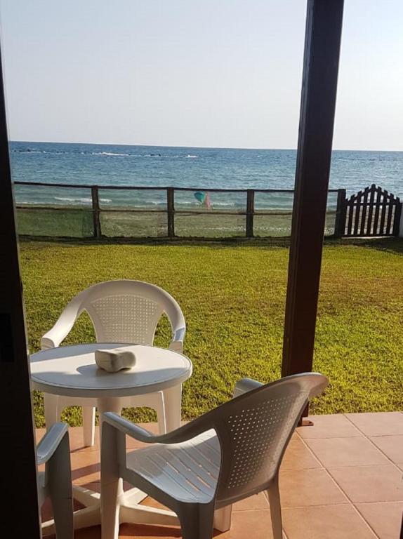 Panorama Beach House, 5 meters to the sea - Ferienwohnung Perivólia