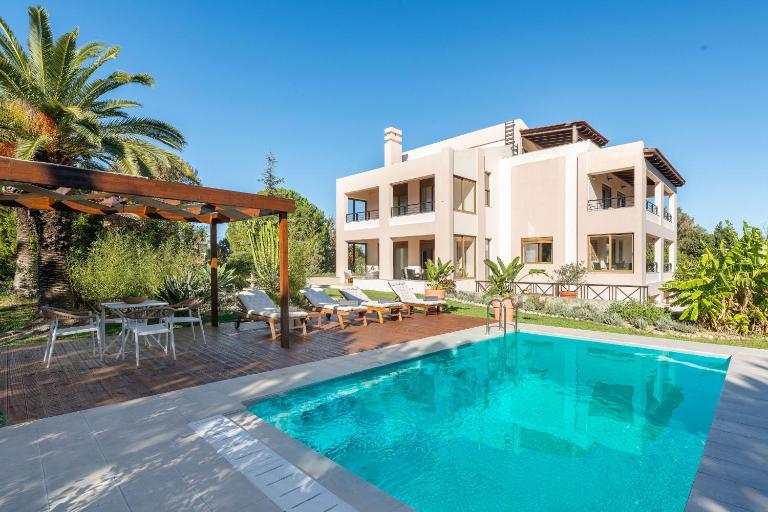 Coral Tree Luxury Villa - B&B Ialysós