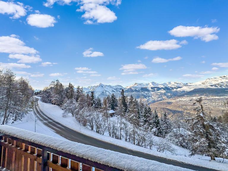 Lift Bear Lodge - 4Valleys - Swiss Alps - B&B Les Agettes