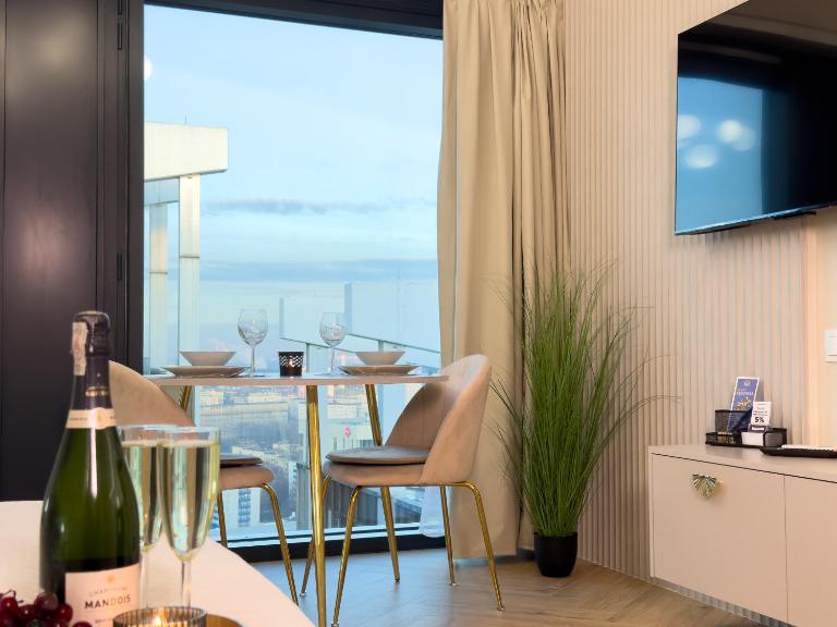 URBAN APARTMENTS Premium Global 25th floor No 10 - Air Condition - Free Garage - B&B Katowice