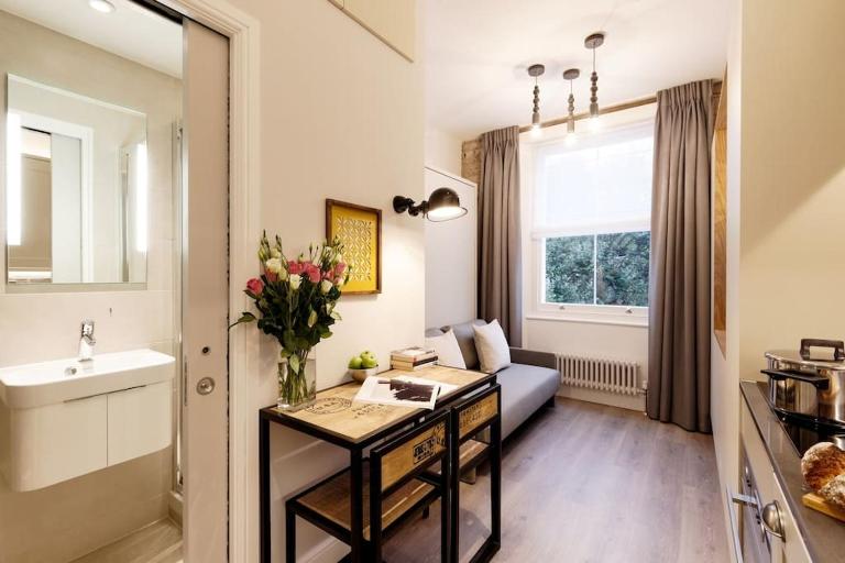 Lovely petit micro studio at Notting Hill-3rd flor - Bed and Breakfast Londen