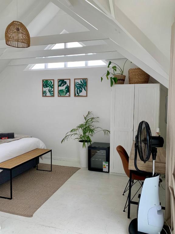 Coastal Sweet Escape - Secure Estate - B&B Imhoff’s Gift