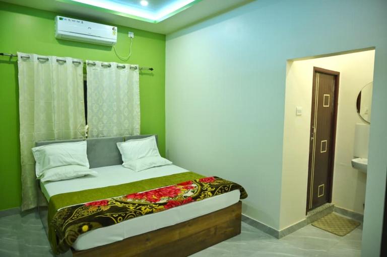 cordinal Homestay near krishna bhandar field,10bhk - Ferienwohnung Jorhat