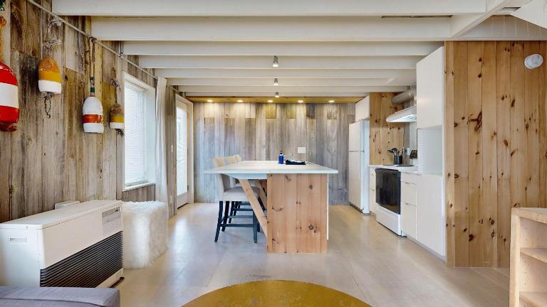 Tide & Timber by Bayley Vacation Rentals - B&B Old Orchard Beach