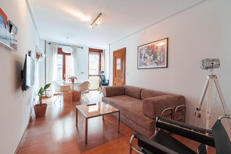 Luminoso, céntrico y silencioso - B&B Madrid
