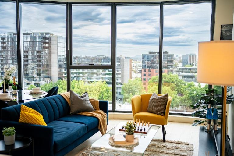 270 Degree Views, Ultra Lux CBD 2B2B, Pool Gym and Parking - Chambres d'hôtes Melbourne