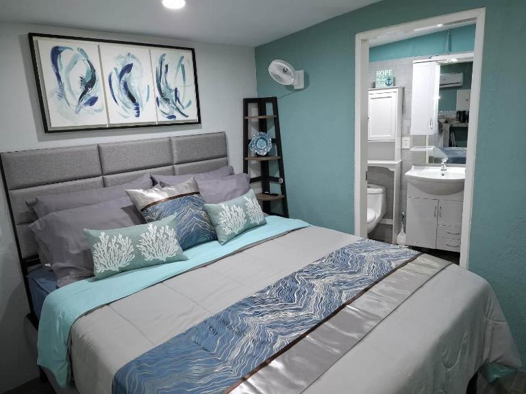 Hidden Palms Inn Garden Deluxe - Bed and Breakfast San Juan