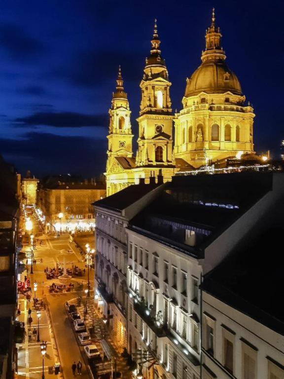 Basilika breathless view one bedroom elegant apartment with balcony free parking upon reservation - B&B Budapest