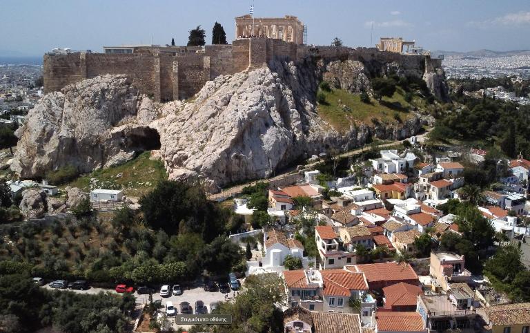 In the shadow of Acropolis - B&B Athens