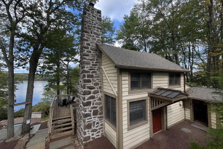 Lakefront Cabin with Hot Tub, Views & Fireplace - B&B Lake Harmony