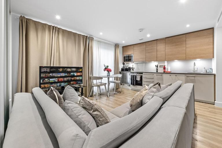 Modern London Stay with Luxe Comfort - Chambres d'hôtes Londres