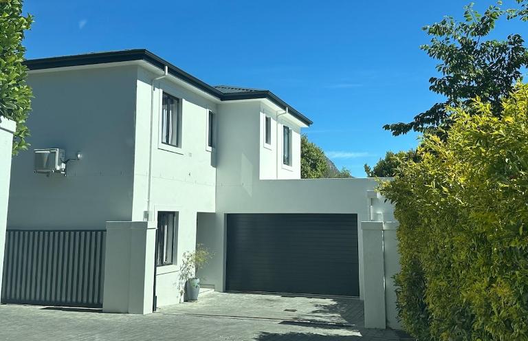 Chic boutique home with a pool and well furnished - B&B Cape Town