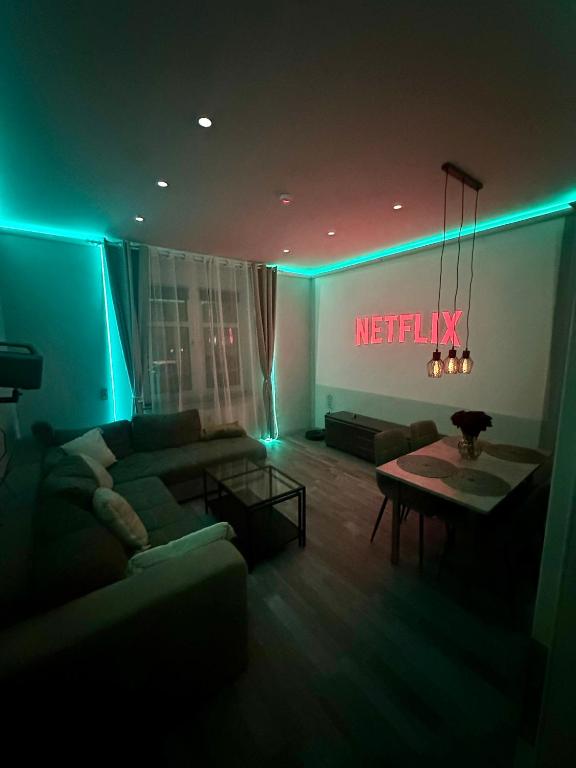 Stylish Home Theater Apartment 1 - Chambres d'hôtes Kreuztal