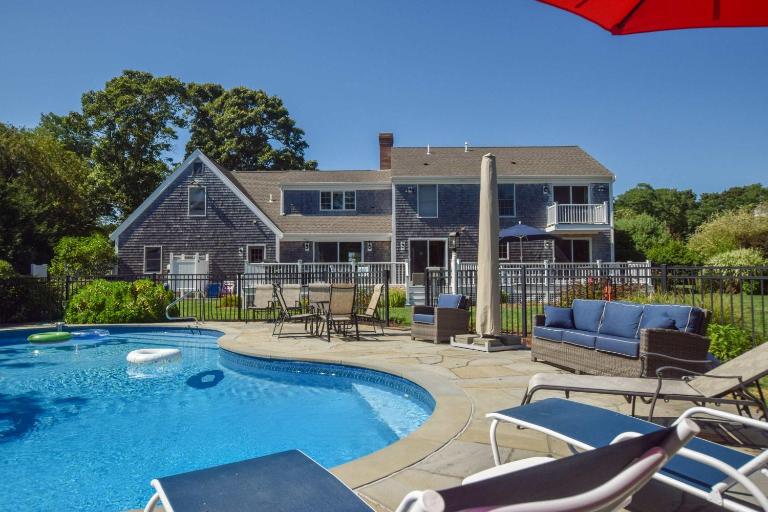 Beautiful Spacious Family Retreat w Pool - B&B Eastham