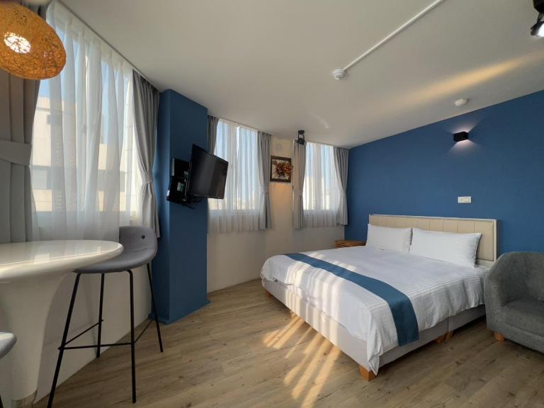 沐藍輕旅 Mulan Light Inn I 海安路住宿 - Bed and Breakfast Tainan
