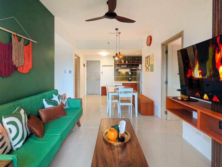 3BR Home for Balikbayan Families SM North EDSA - B&B Manila