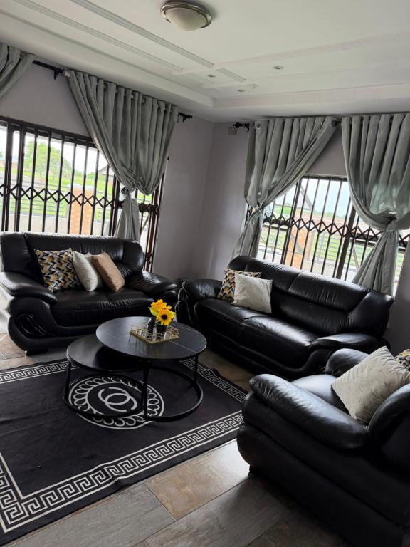 Knovi Guesthouse - Ferienwohnung Bulawayo