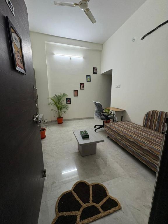 Fully Private 1BHK Couple Friendly - VibeStay - B&B Indore