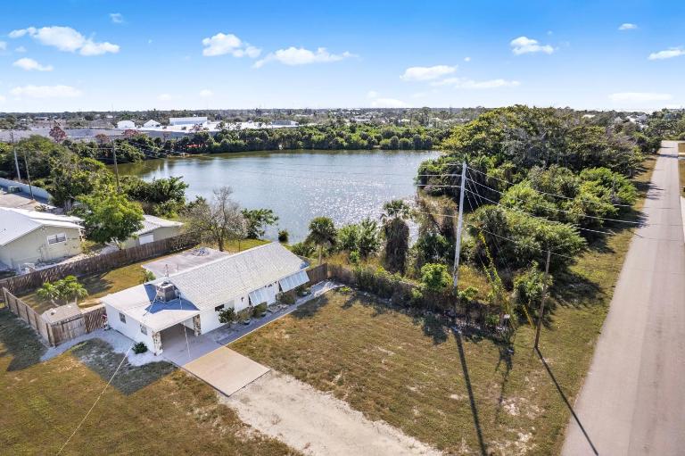 Cozy 3 bedroom beach home at Lemon bay - B&B Englewood