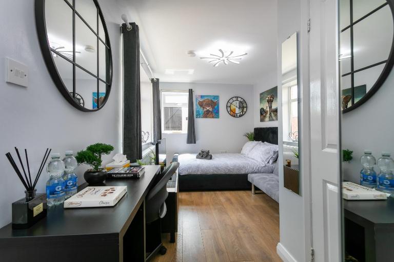 The Ashcroft - Stylish Luxury Studio near City Centre - Free Parking - B&B Leicester